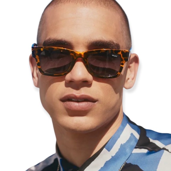 QUAY Makin Moves Sunglasses Polarized Tortoise Frame Smoke Lenses Unisex - Picture 4 of 12